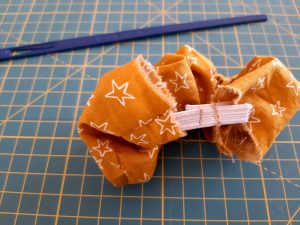 Šivanje gumice za kosu